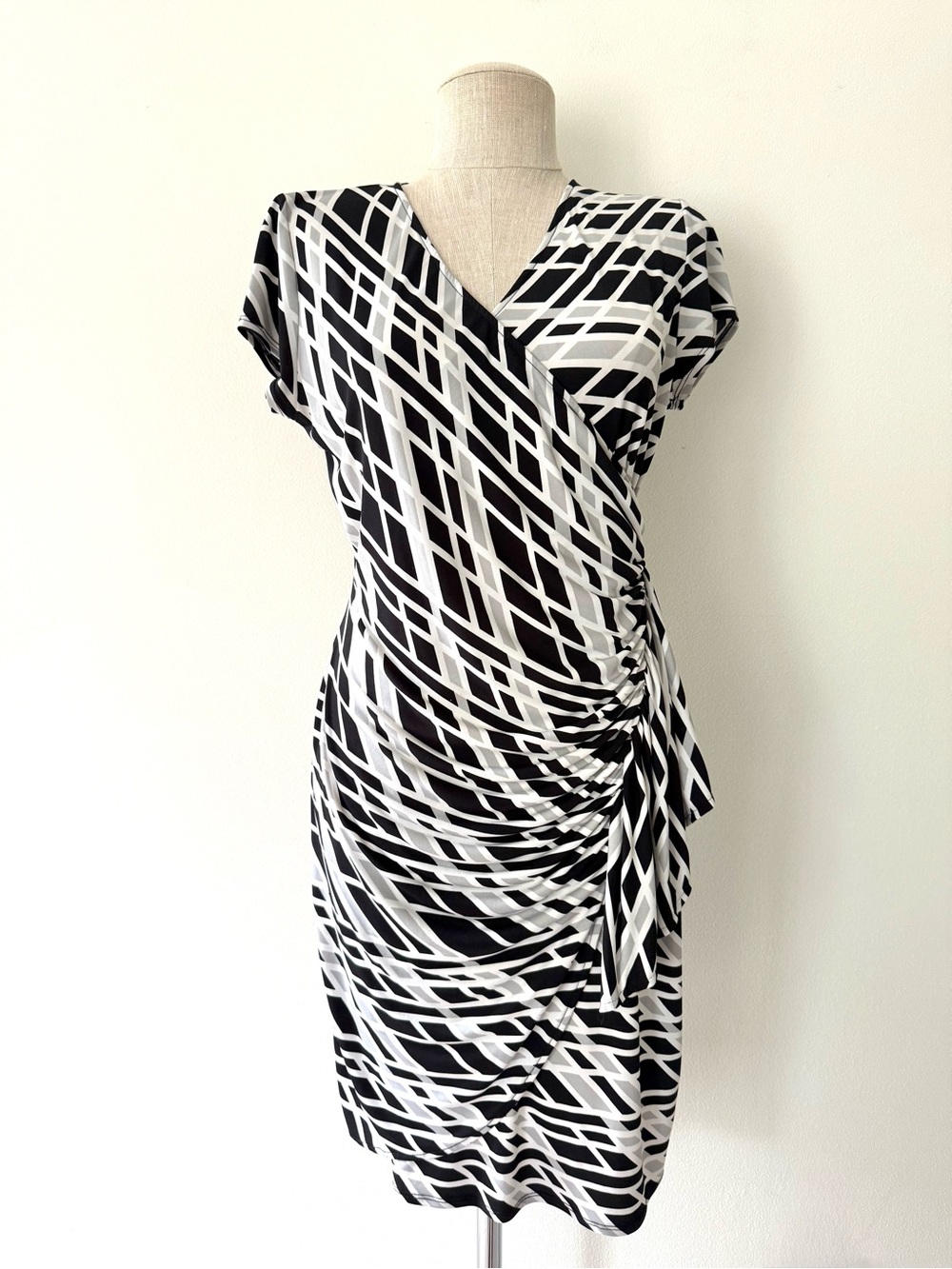 New York & Company Black and White Geometric Wrap Midi Dress S Date Night Office
